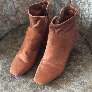 NINE WEST BROWN SUEDE ANKLE BOOTS NEVER WORN OUT SIZE 8.5